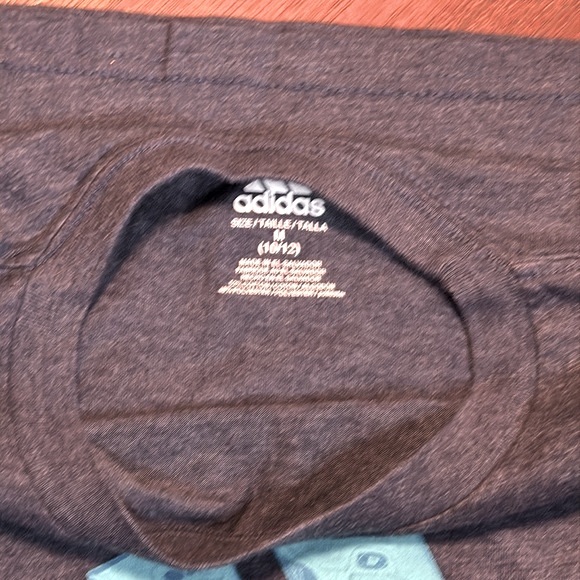 M (10/12) adidas T-shirt - Picture 3 of 3